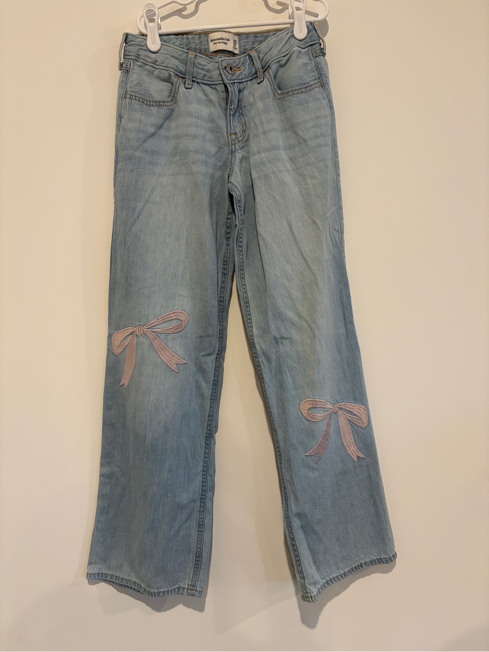 Abercrombie Kids Size 11/12 Long Light Wash Pink Embroidered Bow Baggy Jeans